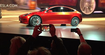 Tesla ujawnia szczegóły Modelu 3. To będzie jej pierwszy samochód dla mas