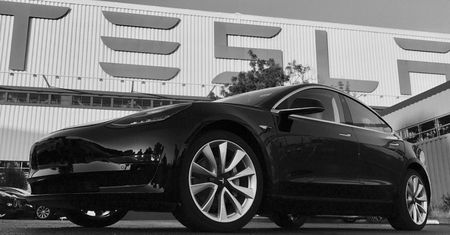 Pierwsza Tesla Model 3 opuściła fabrykę
