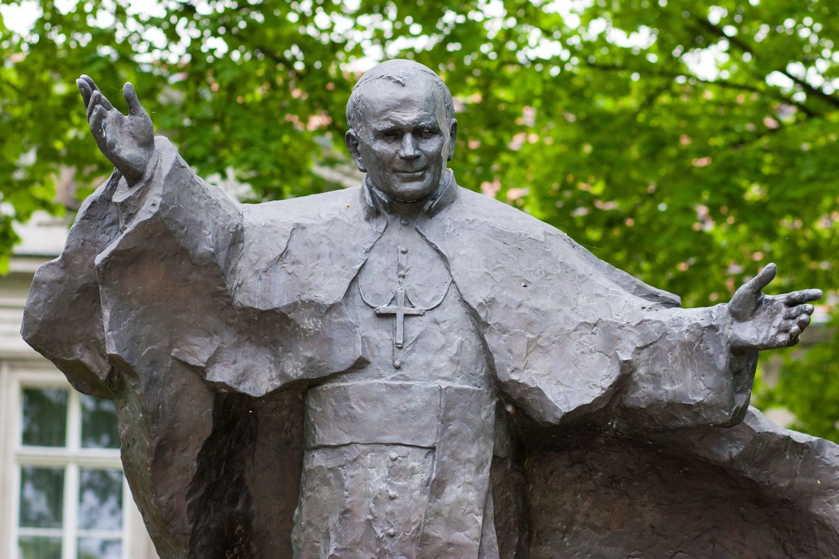 "Kryłem pedofilów" na pomniku Jana Pawła II w Poznaniu. Policja wyjaśnia incydent