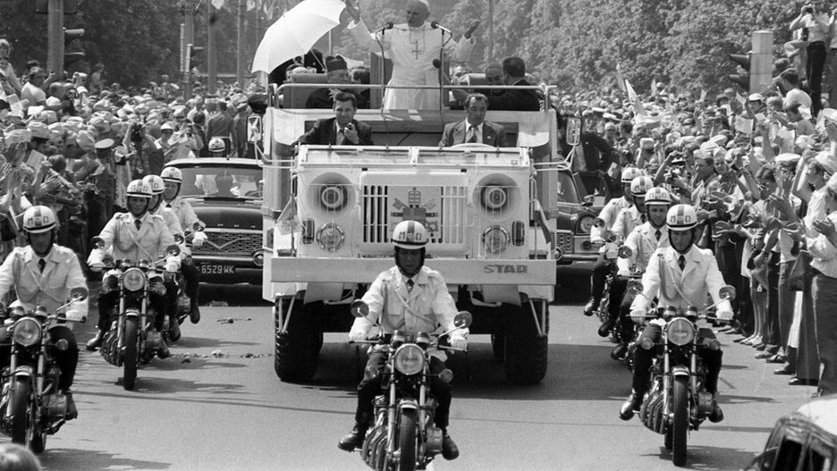 2 czerwca 1979 r., Warszawa. Papież Jan Paweł II przyjechał do Warszawy