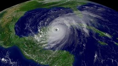 Satelitarne zdjęcie huraganu Wilma nad wyspą Cozumel