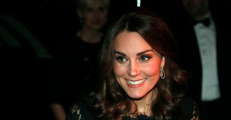 Księżna Kate podkreśliła ciążowy brzuszek! Wygląda olśniewająco