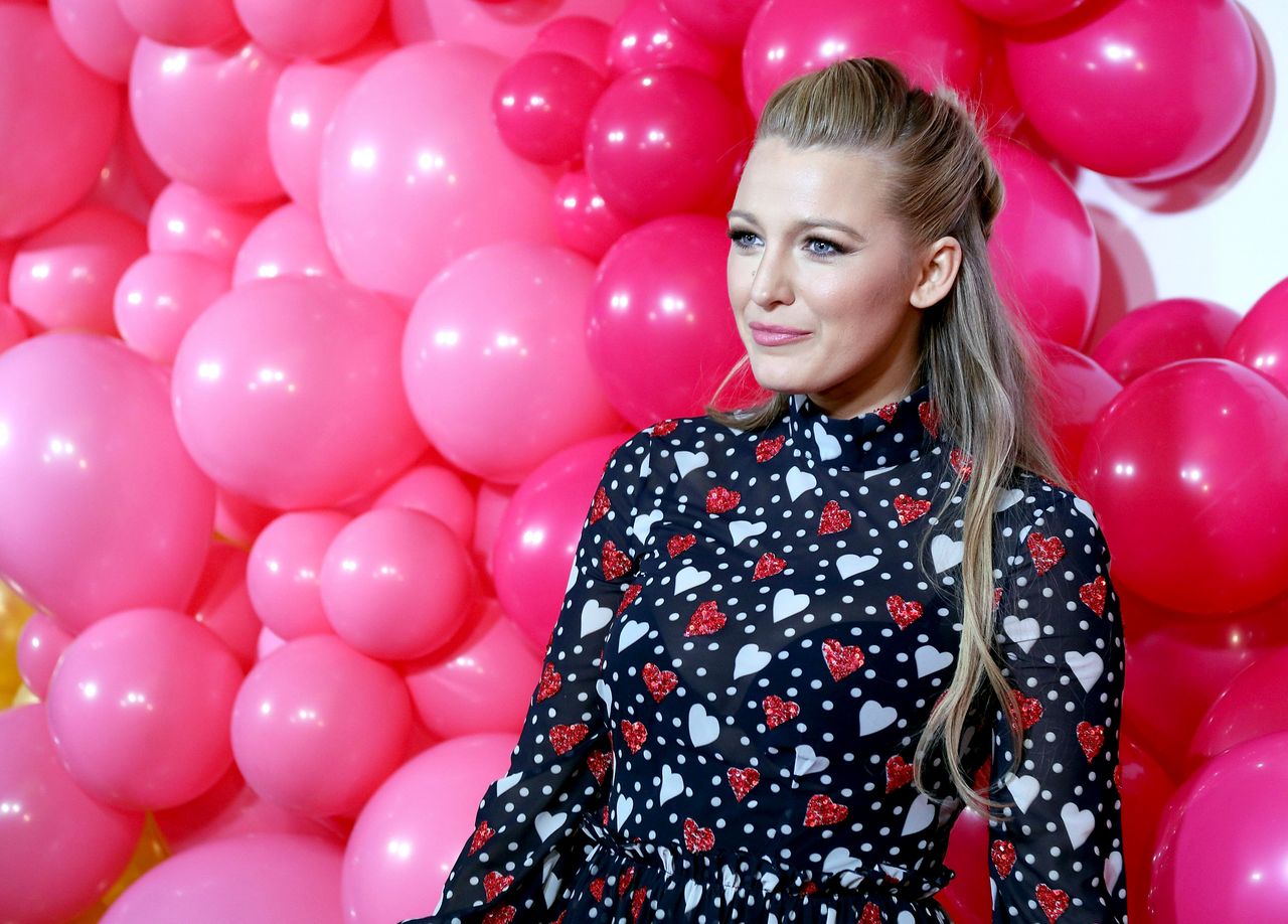 LOOK OF THE DAY: Blake Lively cała w serduszkach