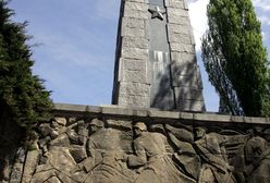 Zniszczony pomnik radziecki w Poznaniu. "Zburzyć to"