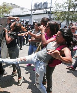 Wenezuelczycy masowo uciekają z kraju. Masakra w areszcie pokazuje upadek państwa
