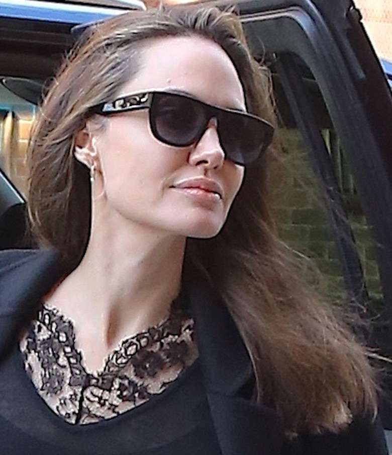 Angelina Jolie z siwymi włosami w Nowym Jorku