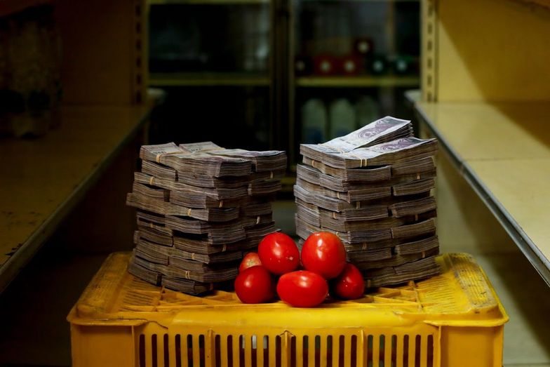 Kilogram pomidorów = 5 000 000 boliwarów (2,80 zł)
