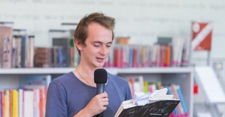 Wyrok za zmianę słów hymnu Polski. Jaś Kapela: Zostałem skazany za to, że nie jestem nacjonalistą