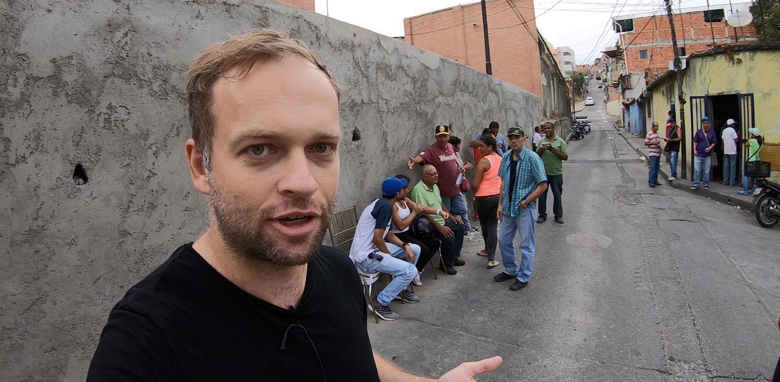 Bartek Czukiewski na ulicy w Caracas