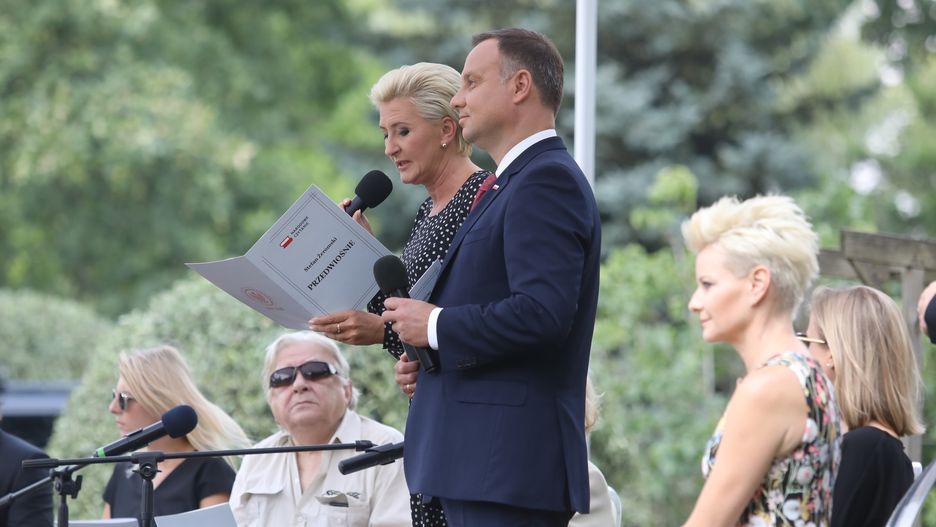 Warszawa. Narodowe Czytanie z udziałem pary prezydenckiej w 2018 r., Agata Kornhauser-Duda czyta "Przedwiośnie" Stefana Żeromskiego