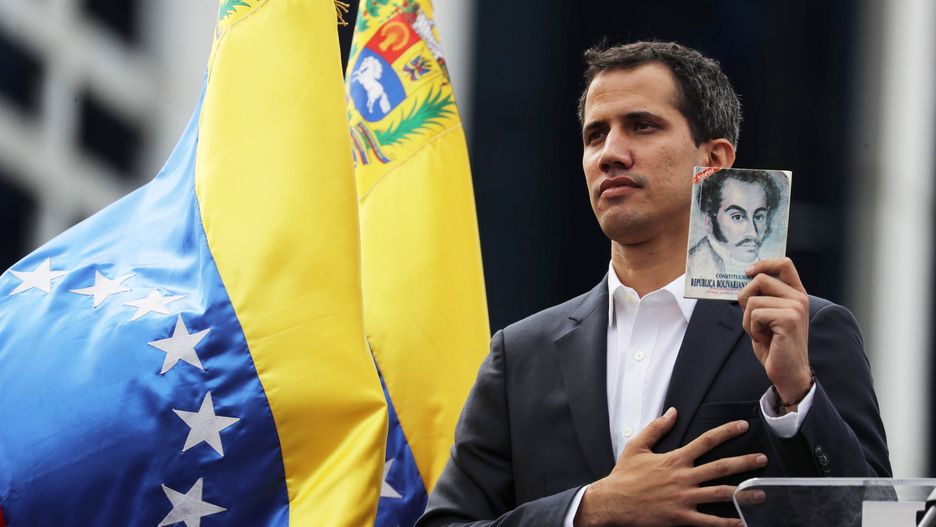 Juan Guaido z coraz większym poparciem na świecie. Samozwańczego prezydenta Wenezueli uznali Trump i Bolsonaro, Tusk wspiera demokrację