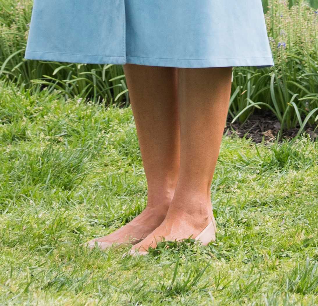Melania Trump w drogiej sukience turla pisanki pod Białym Domem