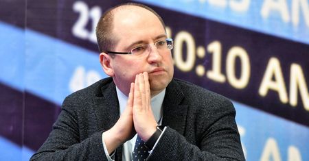 Adam Bielan tłumaczy, dlaczego startuje w wyborach do Parlamentu Europejskiego