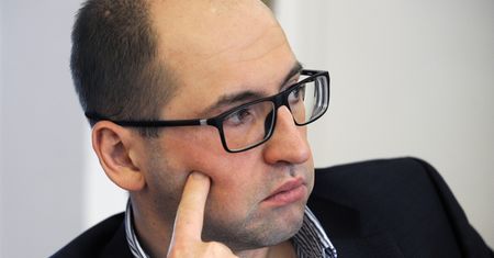 Adam Bielan jest przekonany. "Niedługo napięcie między Polską a USA zniknie"