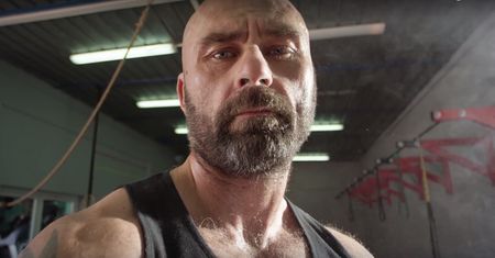 "Zabił i spalił przyjaciela". Więzienny kapelan opowiada o drugim życiu za kratami