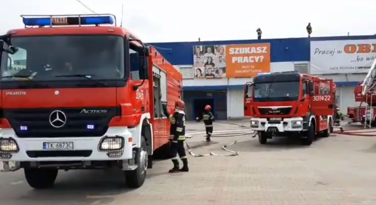 Pożar marketu w Kielcach. Zapalił się dach dawnego Praktikera