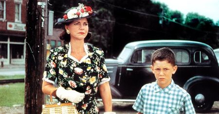Sally Field długo milczała o "zabawach" z ojczymem. Matka aktorki nie miała pojęcia