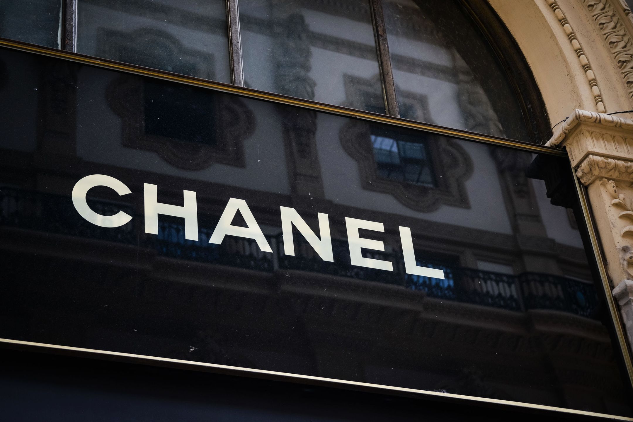 Dom mody Chanel rezygnuje z futer i skór egzotycznych zwierząt