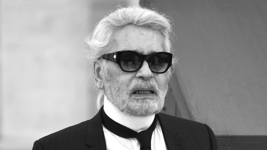 Karl Lagerfeld nie żyje. Był ekscentrykiem i jedną z najważniejszych ikon mody
