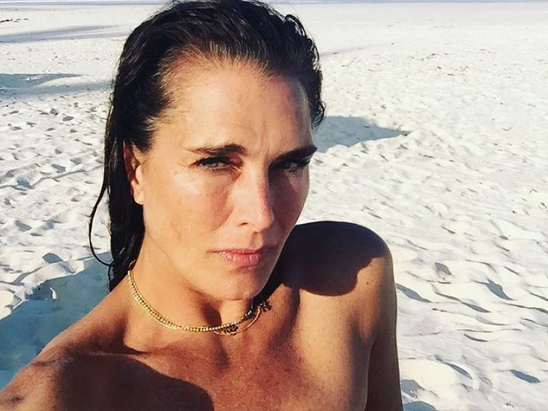 Perfekcyjna Brooke Shields. 51-letnia gwiazda "Błękitnej laguny" szaleje na Instagramie [FOTO]