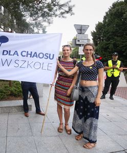 Rewolucyjny początek roku szkolnego. ZNP protestuje pod MEN