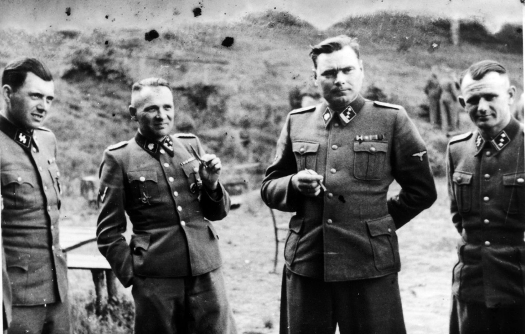 Na zdjęciu od lewej: Josef Mengele, Rudolf Hess, Josef Kramer, niezidentyfikowany oficer niemiecki