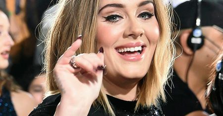 Ile?! Kwota, jaką w rok zarobił menadżer Adele brzmi jak żart o wygranej w Lotto. Tyle dostaje agent gwiazdy