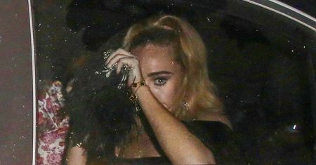Adele czmychała z urodzin pod obstawą ochrony. Paparazzi dopięli swego