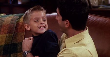 Pamiętamy go z "Przyjaciół". Jak Cole Sprouse wygląda teraz?