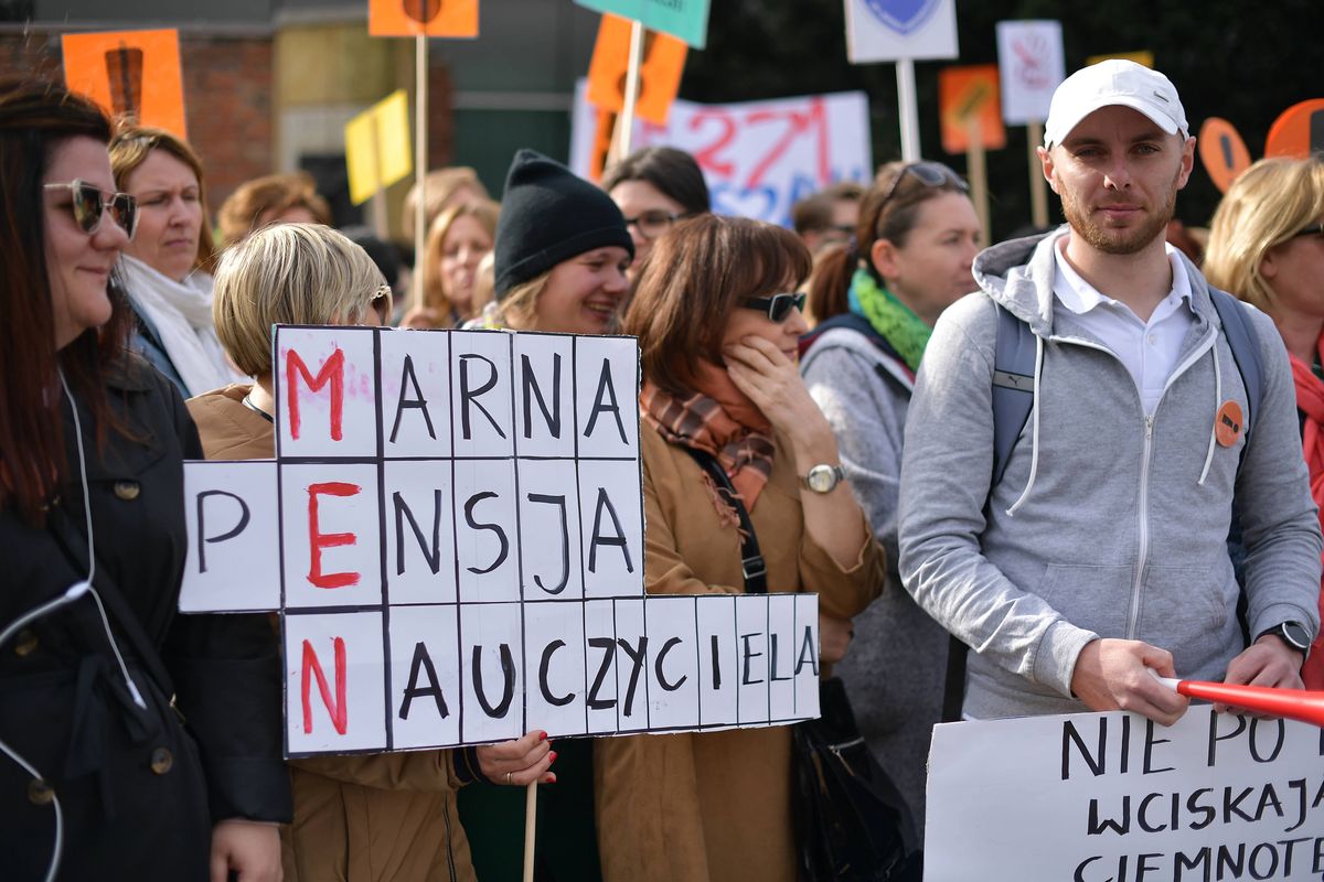 Pozew zbiorowy nauczycieli. Zapadł pierwszy w Polsce wyrok