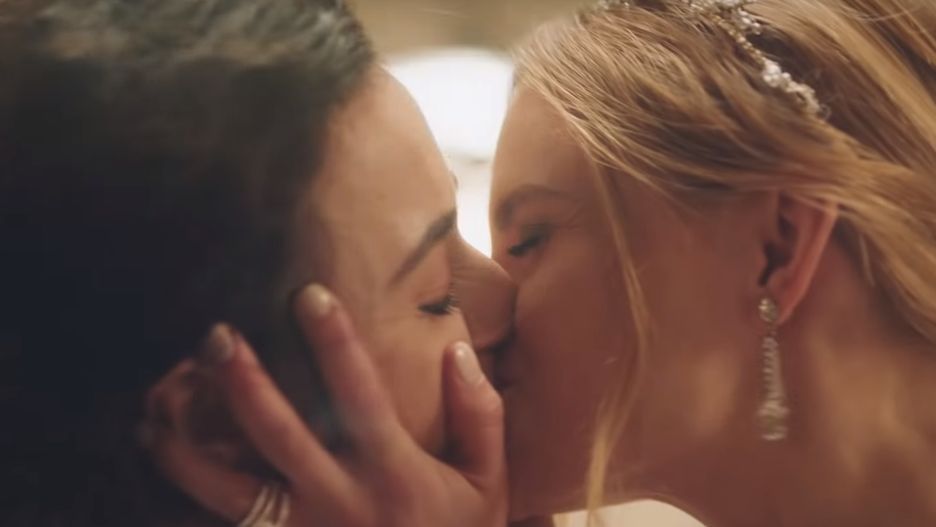 Ta scena przesądziła sprawę. Hallmark wycofał serię reklam z lesbijkami