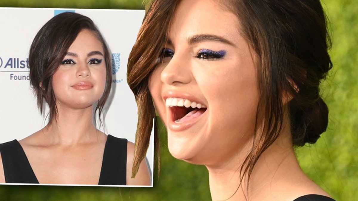 Selena Gomez w czarnej sukni z głębokim dekoltem. Prosta stylizacja, ale efekt powala