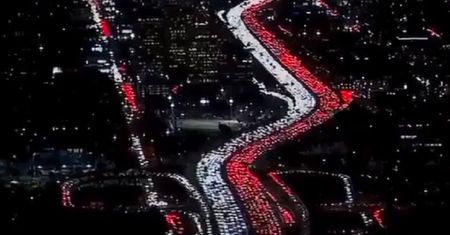 Olbrzymie korki. "Polska flaga" na autostradzie w Los Angeles