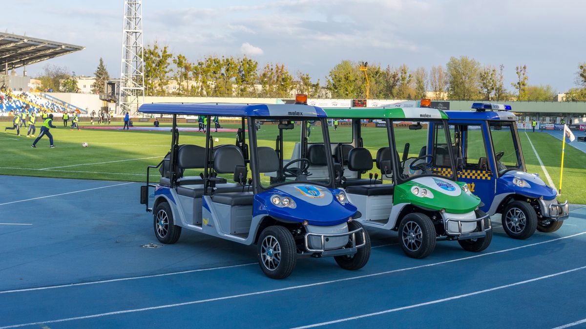 Władze Mielca dostały trzy elektryczne pojazdy wyprodukowane w Polsce