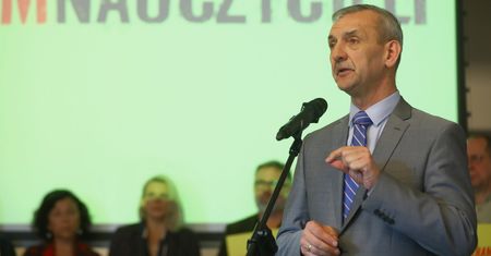 Będzie "500 plus" dla strajkujących nauczycieli. Pierwsze wypłaty już w lipcu