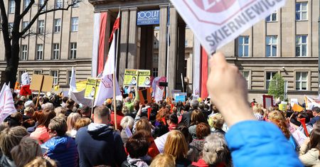 Gostkiewicz: Pięć gwoździ do trumny strajku nauczycieli. Ostatni wbije rząd [OPINIA]