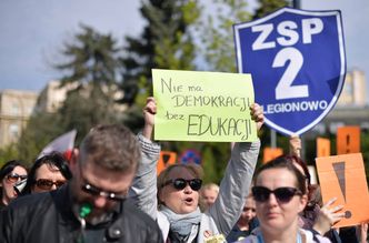 Nauczyciele dostaną pieniądze z funduszu strajkowego na wakacje. Jest ponad 7 tys. wniosków