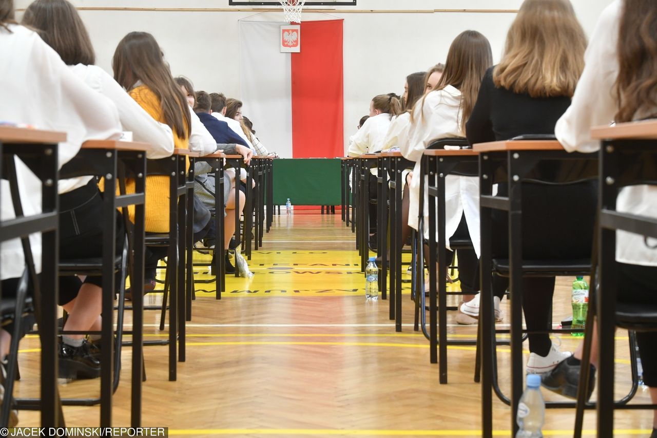 Strajk nauczycieli w Końskowoli zawieszony. Zmarła uczennica oczekująca na przeszczep