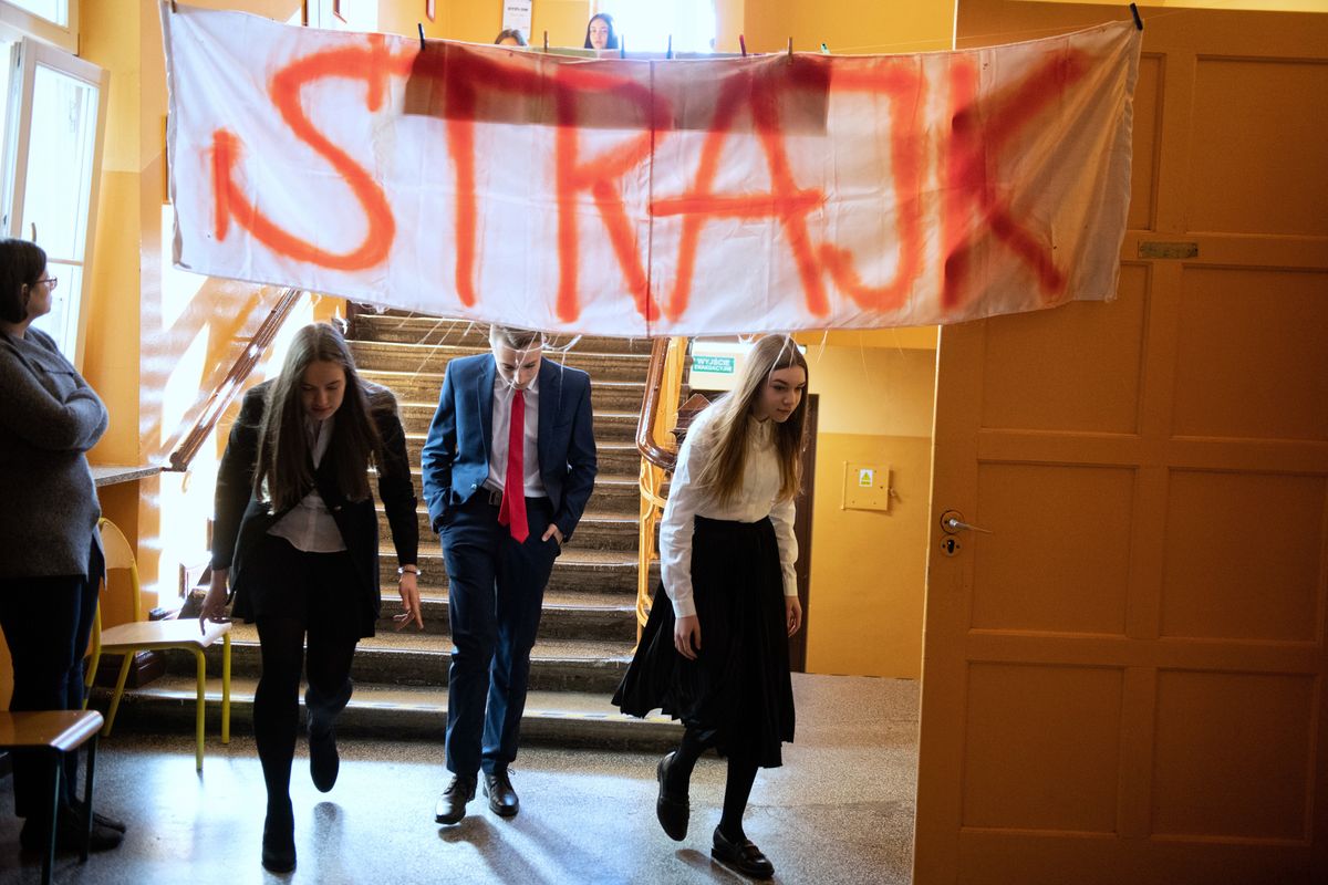 Strajk nauczycieli 2019. PiS nie czuje, że przegrywa. "Okrągły stół" ma być nowym otwarciem