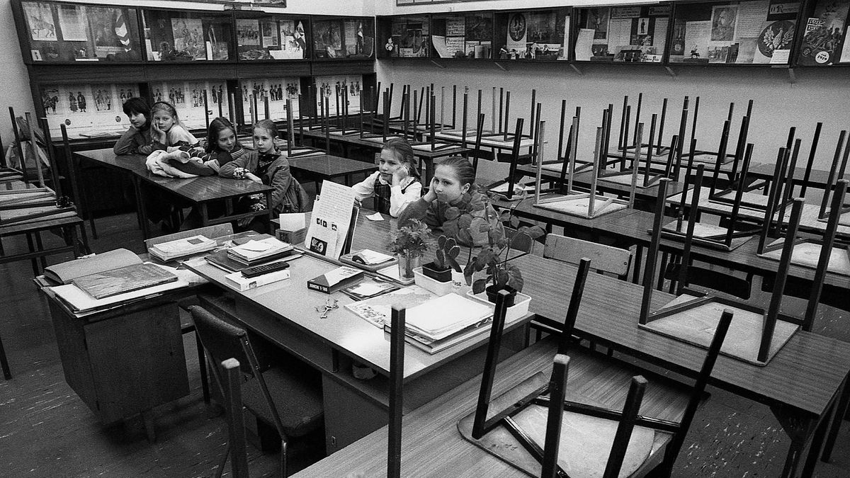 W maju 1993 r. w wielu szkołach nie odbywały się zajęcia. 