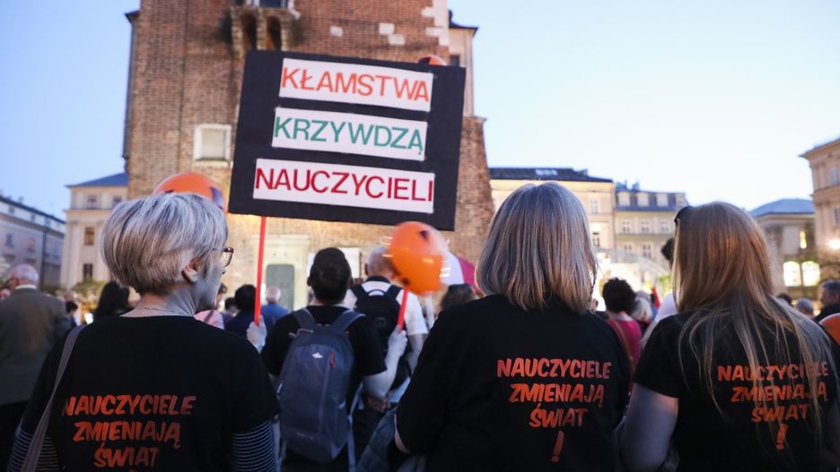 Strajk nauczycieli został zawieszony w sobotę nad ranem