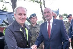 Wojewoda nie chciał wzywać wojska "do zamiatania liści". Dostał 15 tys. nagród