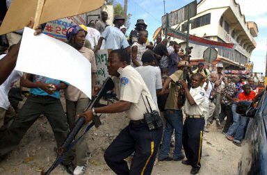 50 marines leci na Haiti