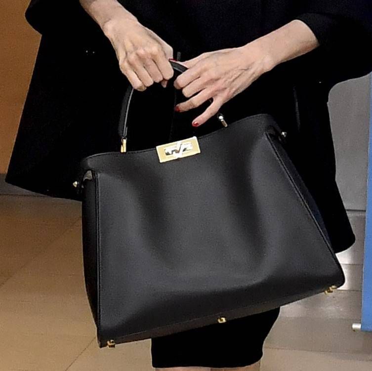 Angelina Jolie cała w czerni w siedzibie NATO w Brukseli