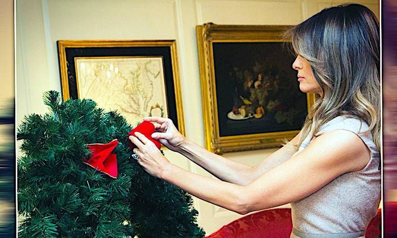 W Białym Domu nie grzeją?! Melania Trump wrzuciła zdjęcie z przygotowań do świąt. Internauci turlają się ze śmiechu