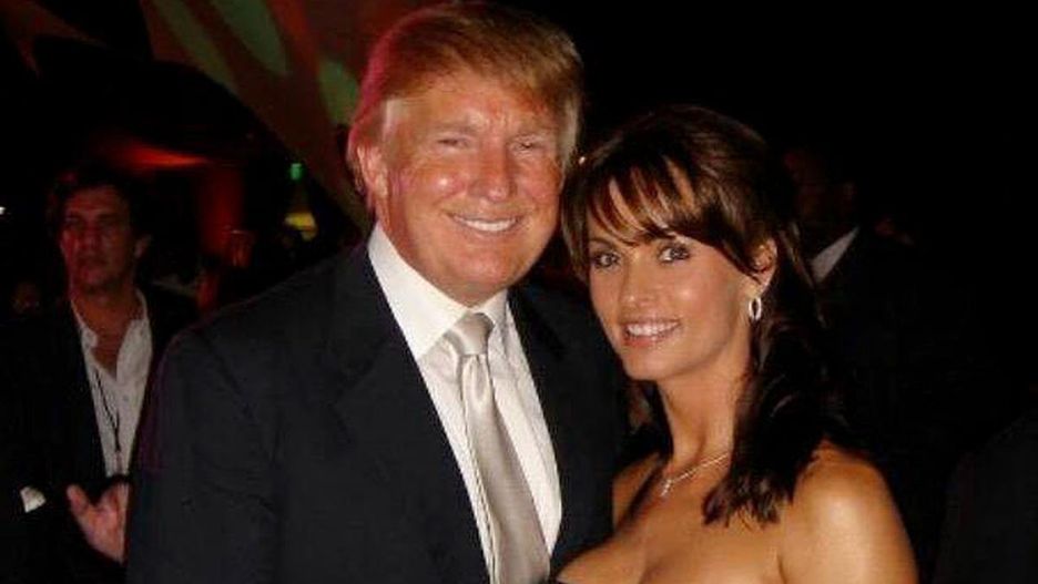 Karen McDougal opublikowała zdjęcie z Donaldem Trumpem w 2015 roku na Twitterze. 