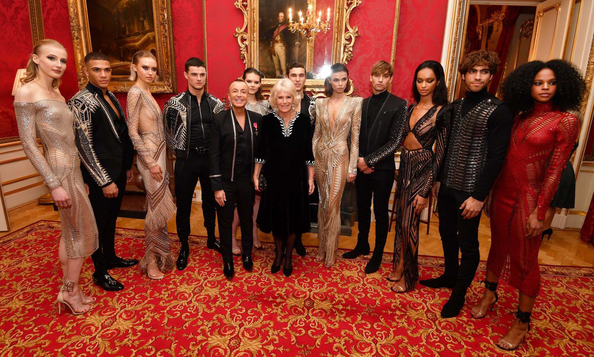 Camilla Parker Bowles na pokazie mody Julien Macdonald Fashion Show
