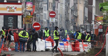 Zamieszki w Paryżu. Starcia z policją i gaz łzawiący