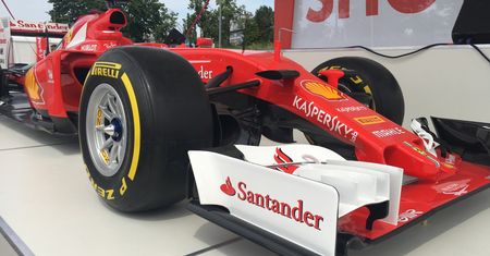 Kimi Räikkönen palił gumę Ferrari na Stadionie Narodowym