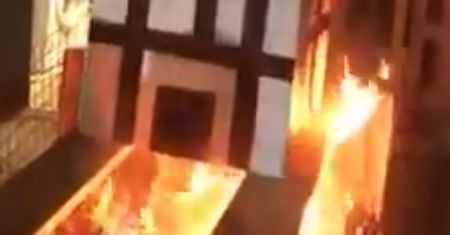 Imprezowicze spalili makietę Grenfell Tower. Zostali zatrzymani